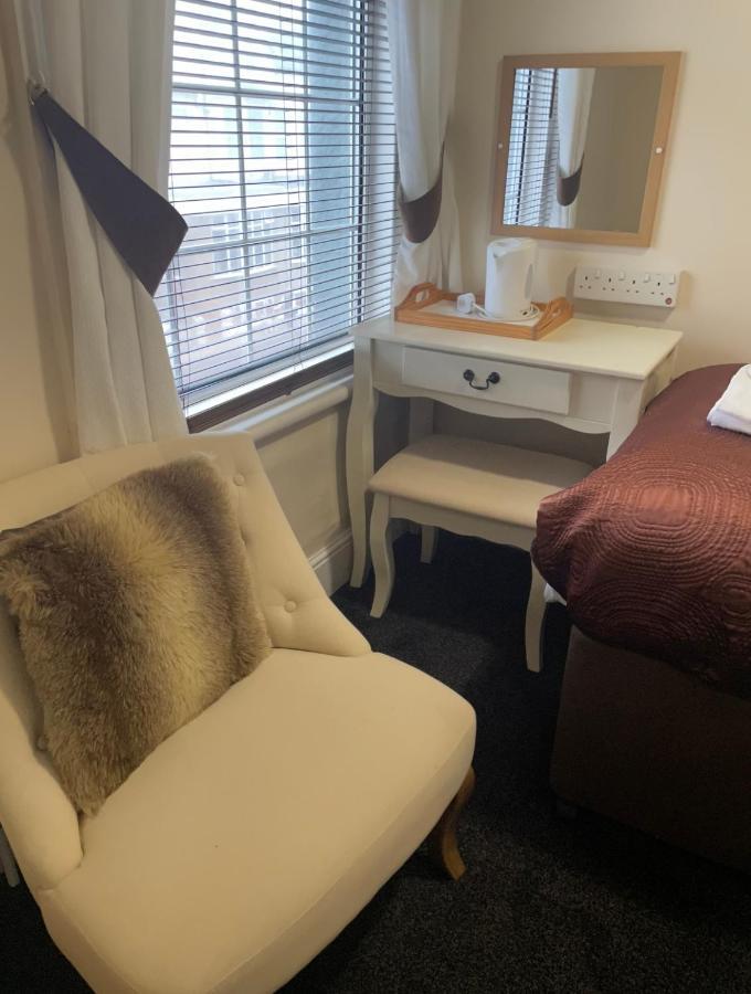 Phildene Suites Blackpool Room photo