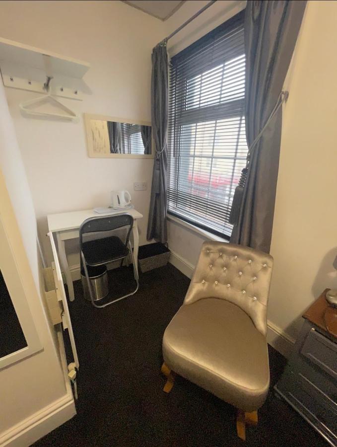 Phildene Suites Blackpool Room photo
