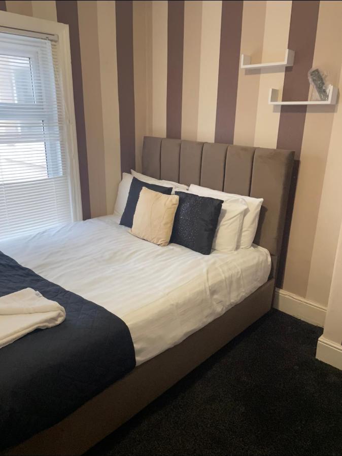 Phildene Suites Blackpool Room photo